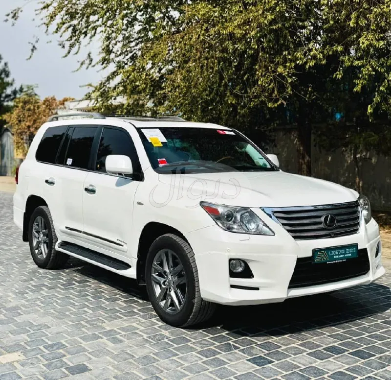 LX 570 V8  2011